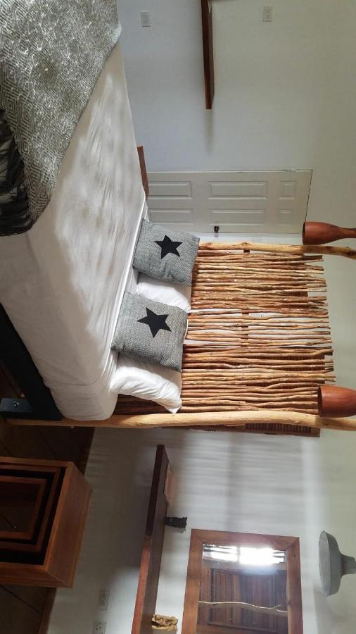 Lashings Boutique Hotel 트레저 비치 외부 사진